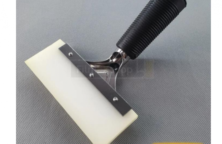 Металлический держатель с белой выгонкой 15 см